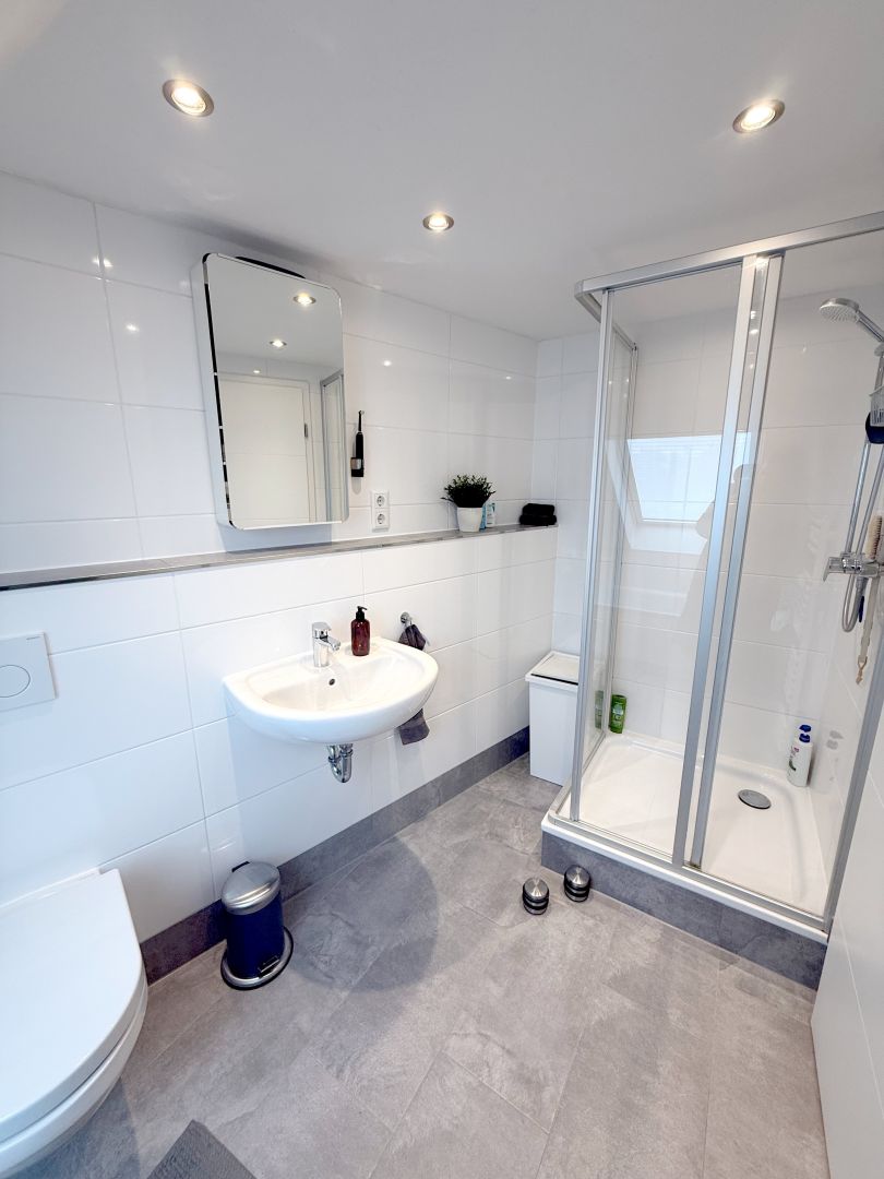 Ansicht 3 von: Im Herzen von Neuss: Zentrales und modernes Apartment im DG mit Klimaanlage und Tageslichtbad